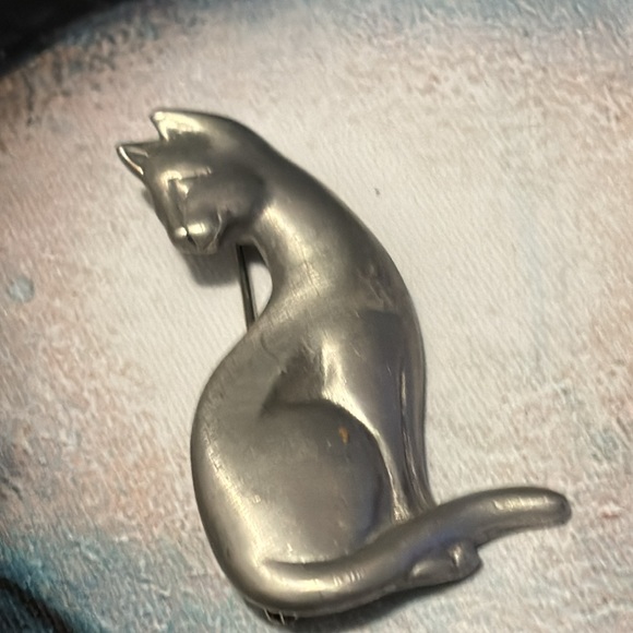 Very Rare Pewter Sitting Cat Pin Brooch - Picture 5 of 5